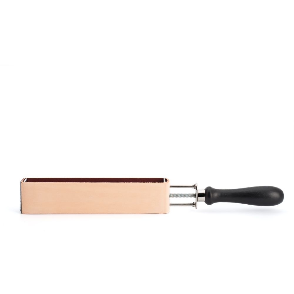 MÜHLE ACCESSORIES -  Leather razor strop, with handle